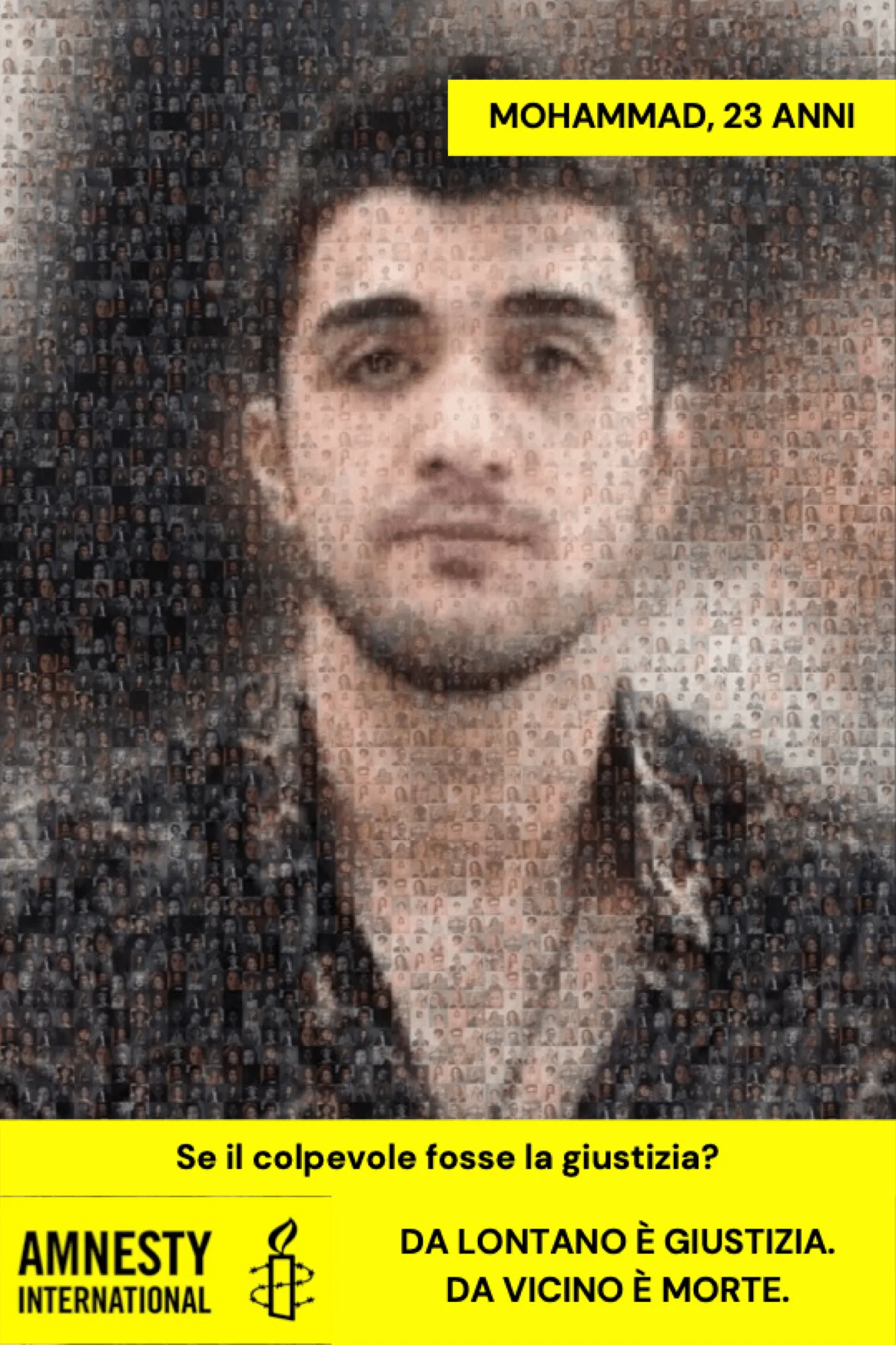 Manifesto con la stessa struttura: il volto a mosaico di un giovane uomo con la barba corta, la fascia «MOHAMMAD, 23 ANNI», la headline e il payoff.